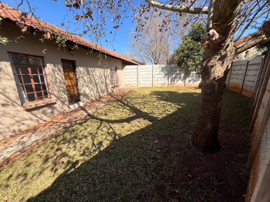 To Let 2 Bedroom Property for Rent in Melodie North West